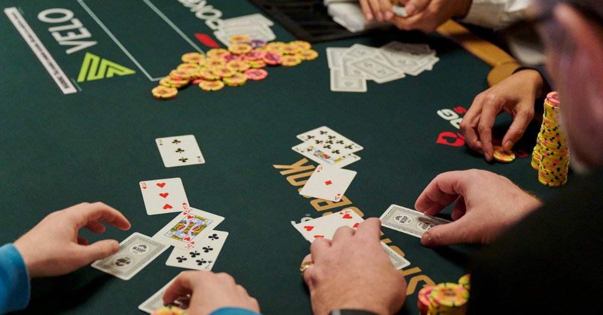 Nắm Bắt Cách Chơi Poker Online Nhanh Chóng Và Dễ Hiểu: Từ Cơ Bản Đến Chuyên Nghiệp