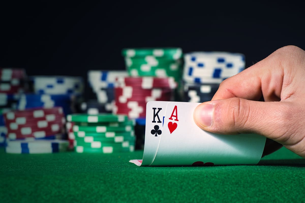 Cách Chơi Poker: Luật chơi, chiến thuật, mẹo và lưu ý quan trọng (NEW88)